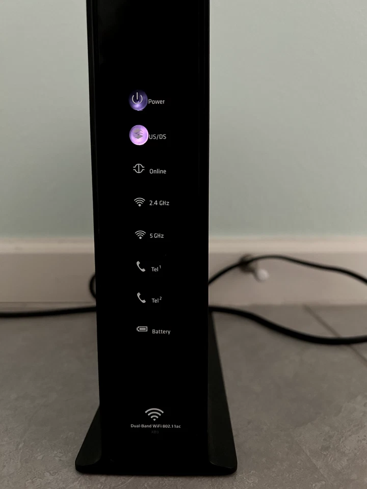 Xfinity Xb3 Dual-Band Wi-fi 802.11ac Cable Modem DPC3941T - Image 2 of 4