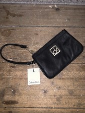 Calvin Klein Handgelenktasche schwarz Leder - Gold CK Logo - neu mit Etikett