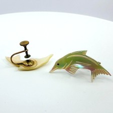 Vintage Gold Tone Iridescent Fish Dolphin Screw Back Earrings Beachy Boho Retro