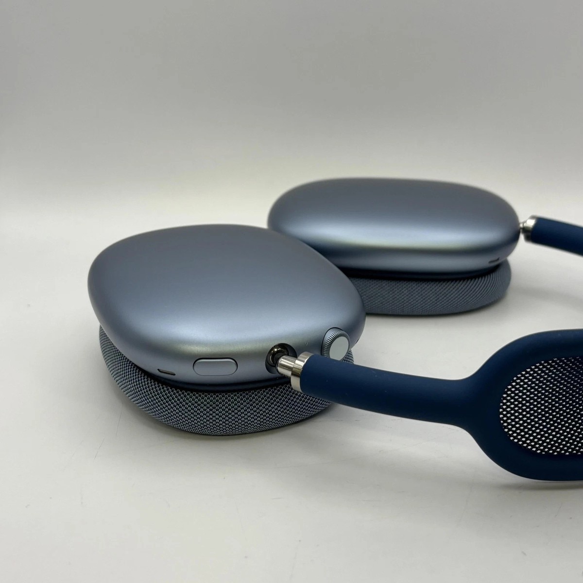 AirPods Max Lightning Blue w/ Smart Case - Excellent | eBay