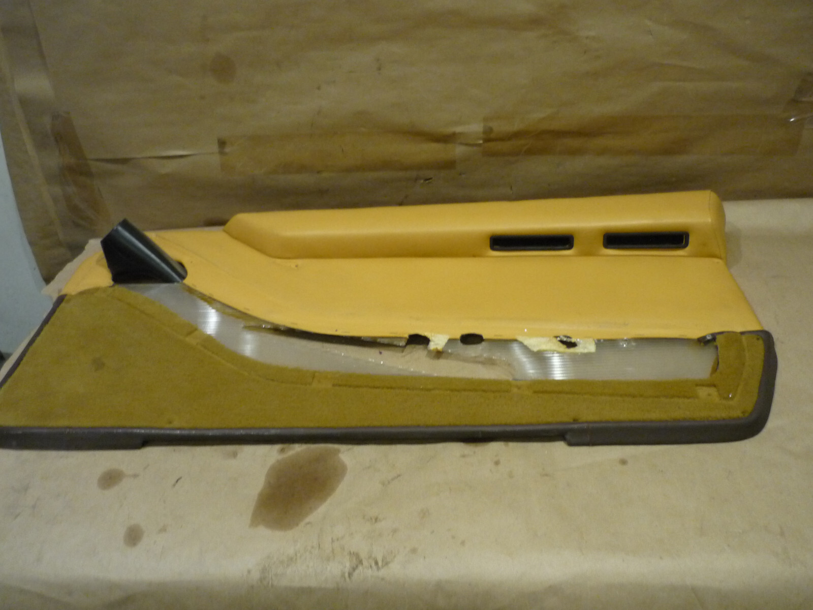 Ferrari Testarossa(85-90). RH Inner Door Panel. Beige -  Part# 61502000