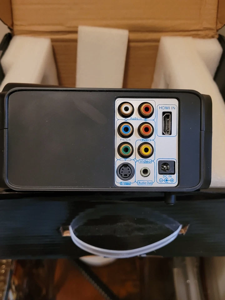 Proyector portátil y control remoto FAVI RioHD-LED solo SIN PROBAR COMO SE LEE Foto 4 de 4