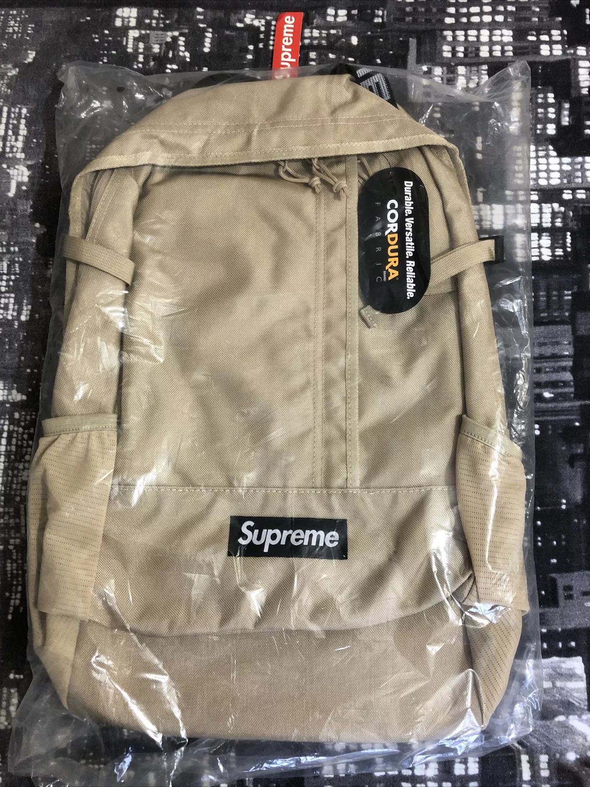 Sac à dos Supreme ! SS18 !!Couleur bronzée ! 100 % authentique !! Stock totalement mort ! Super rare !