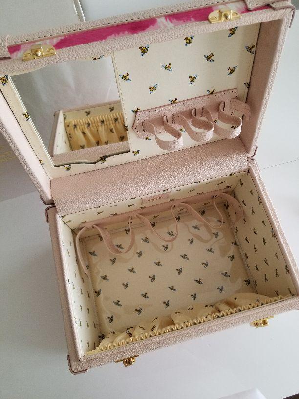 Vintage 1994-95 Vivienne Westwood Leopard Leather Makeup Box Vintage 1994-95 Vivienne Westwood Leopard Leather Makeup Box