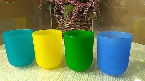 21 Piece MULTICOLORED PLASTIC TUPPERWARE PICNIC SET - Picture 3 of 11
