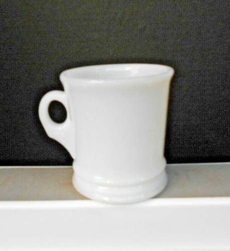 VINTAGE AVON MILK GLASS SHAVING MUG / CUP WITH TRAIN LOCOMOTIVE PRE-OWNED - Picture 2 of 4
