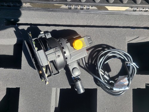 Britek 200 Continuous Halogen Stage Video Light - 200 Watts - Picture 6 of 6