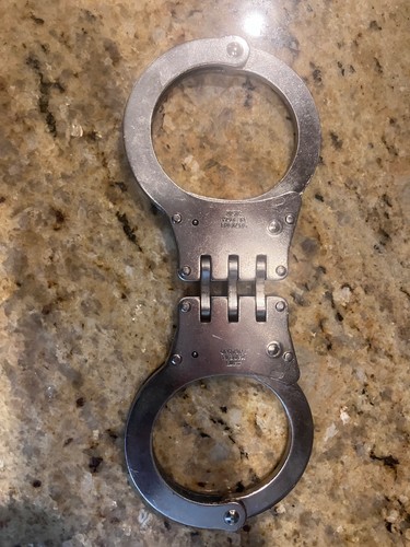 Hiatt Steel Hinged Folding Handcuffs with 2 Keys, Made in England