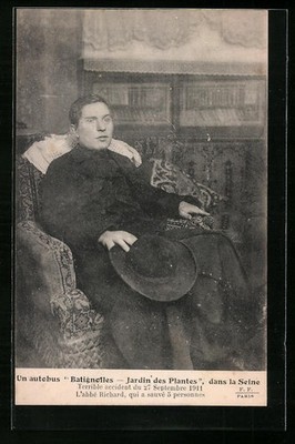 Postcard clergyman Richard rescued 5 people from the Seine after a bus accident 