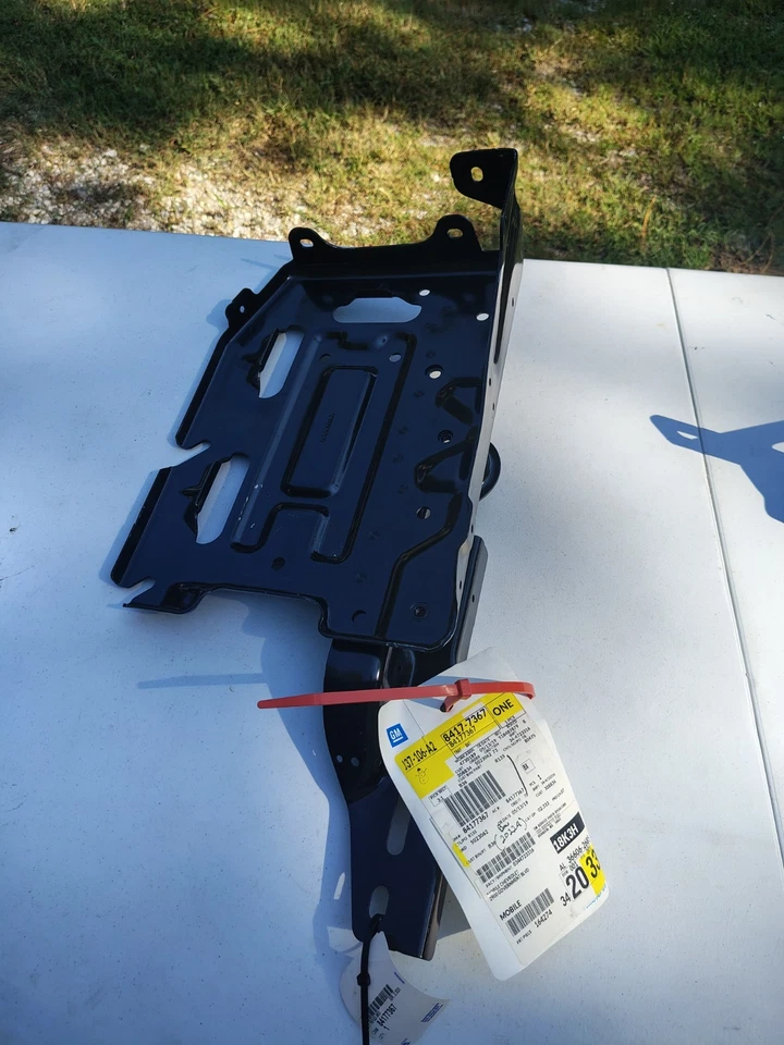 Chevrolet Suburban 2015-2020 bandeja de batería carcasa soporte de montaje en caja OEM 84177367 Foto 2 de 2