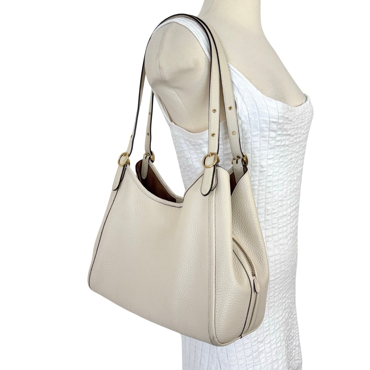 Coach Lori Shoulder Bag Refined Pebble Leather Chalk Off  display picture 1