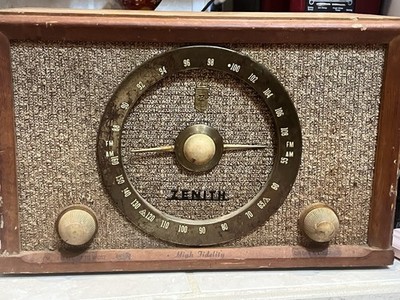 ZENITH AM/FM TUBE RADIO MODEL B835E (It works correctly.)