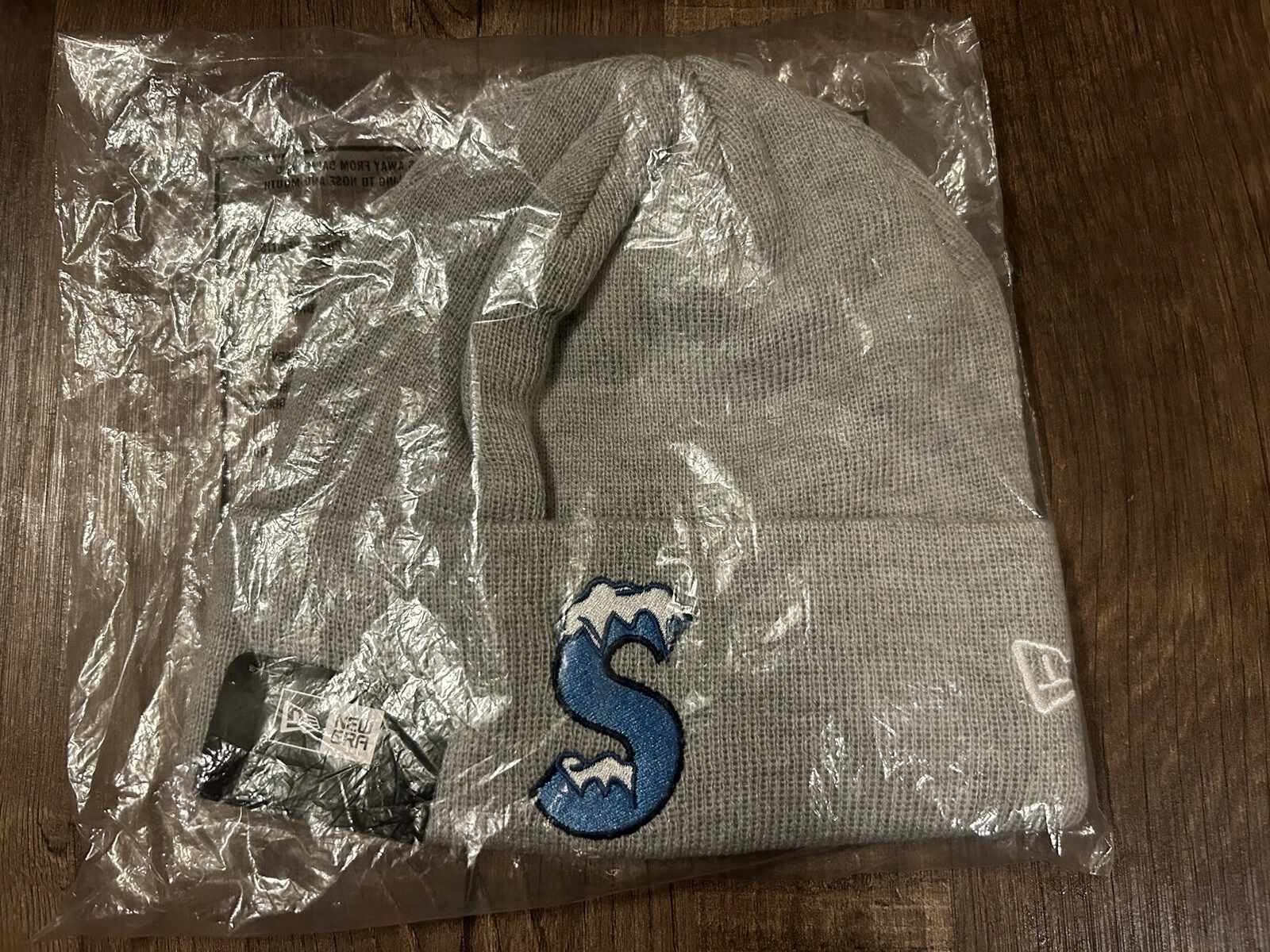 Bonnet gris bruyère logo Supreme x New Era S FW20 rare