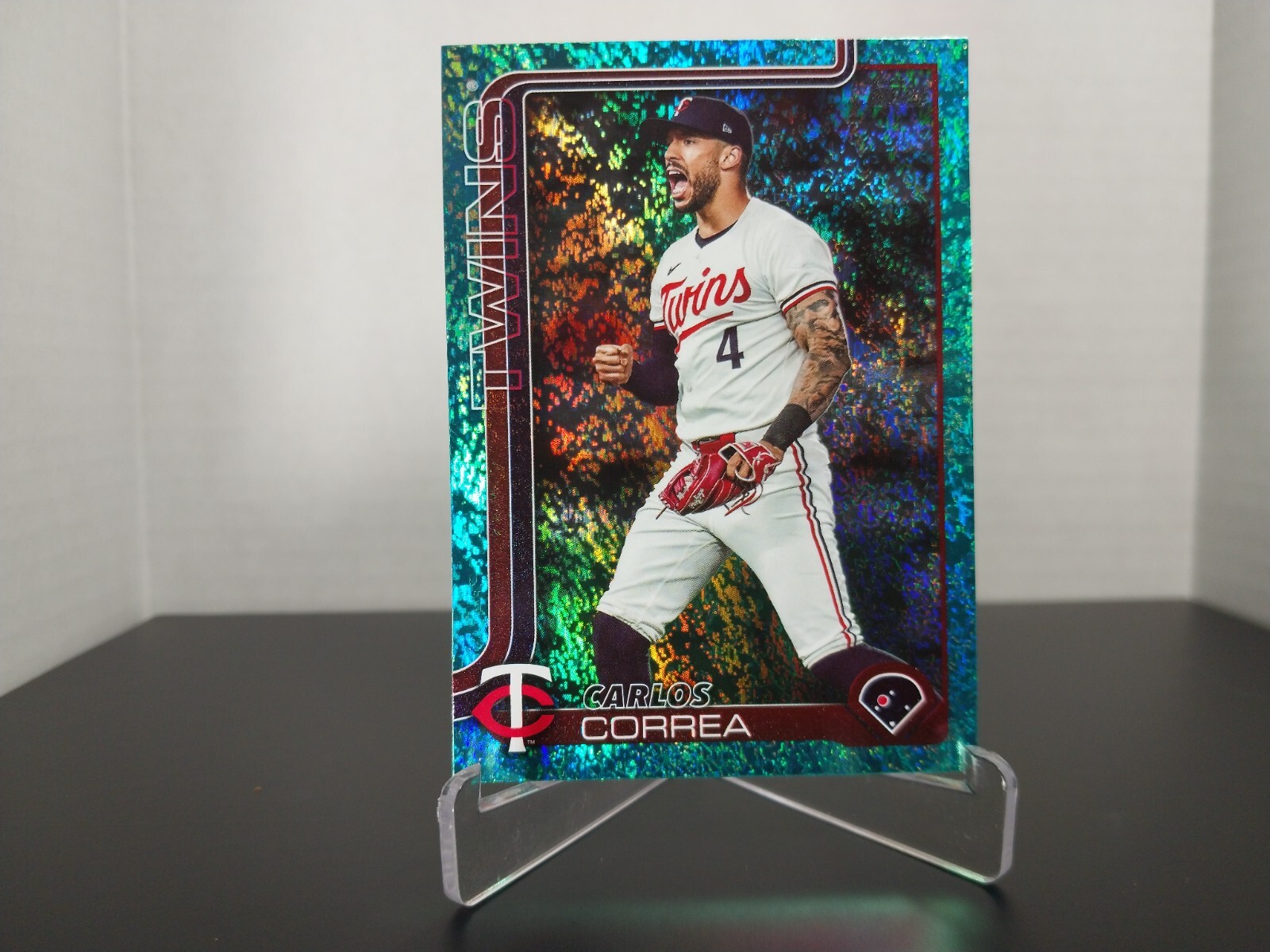 2025 Topps Series 1 Aqua Holo Foil #275 Carlos Correa, Minnesota Twins