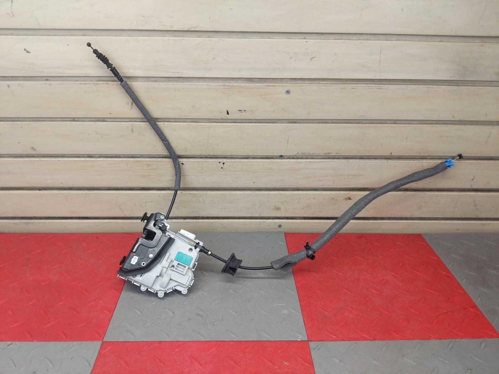 2017-2020 Audi R8 OEM Passenger Door Latch P/ 8X1837016C