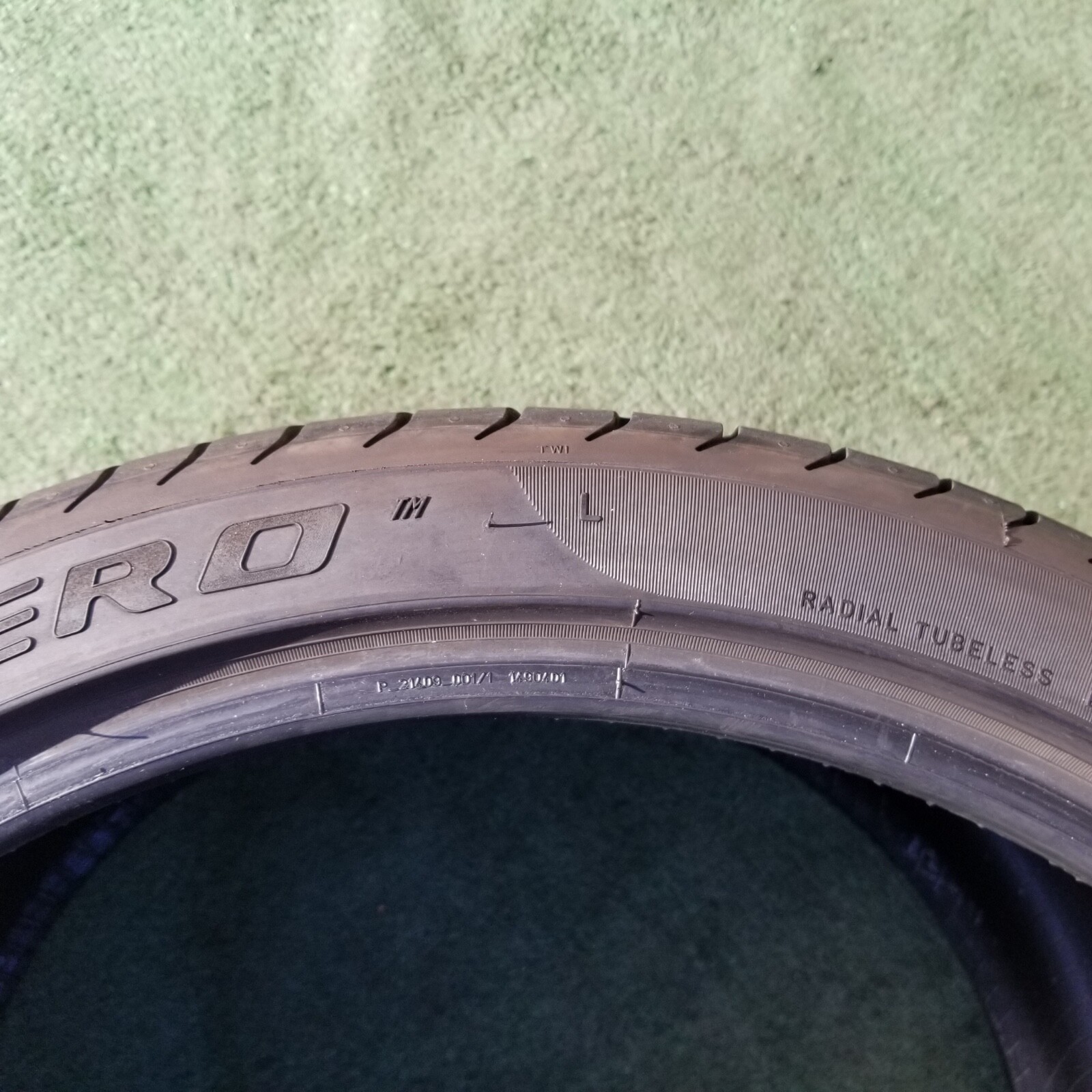 355/25R21 Pirelli P Zero Tire 355/25ZR-21 L Lamborghini Aventador 6/32 70% Tread