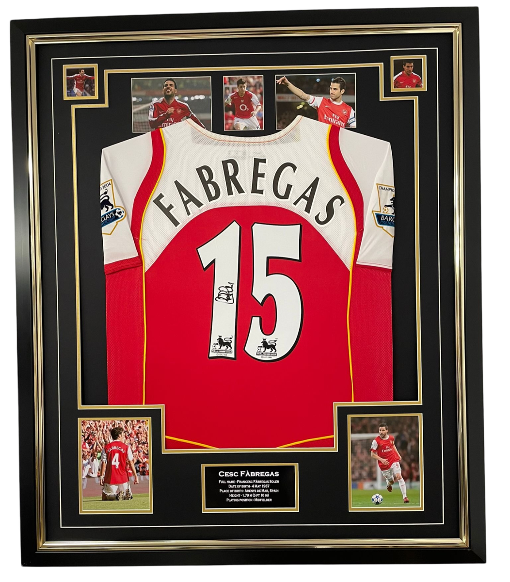 Cesc Fàbregas サイン入り写真 フレーム付き Cesc Fabregas Signed Plaque and Photo Frame: FC Barcelona Icon