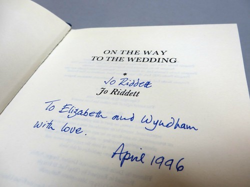ON THE WAY TO THE WEDDING - Jo Riddett (1994 1st Ed) SIGNED BY AUTHOR with d/j - Bild 4 von 7