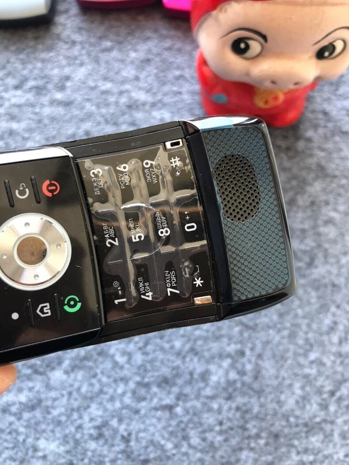 Motorola RIZR Z8 2.2" 2MP 2G blcak Single-sim (Unlocked) free ship - Image 4 of 4