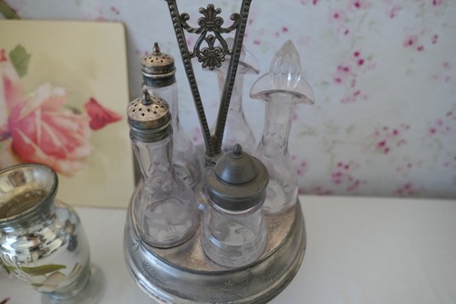 Antique/Vintage Condiment Bottles & Tray! Eastlake SilverPlate/Etched Sun Glass! - Picture 3 of 9