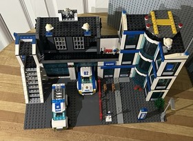 LEGO CITY: Police Station (7498)