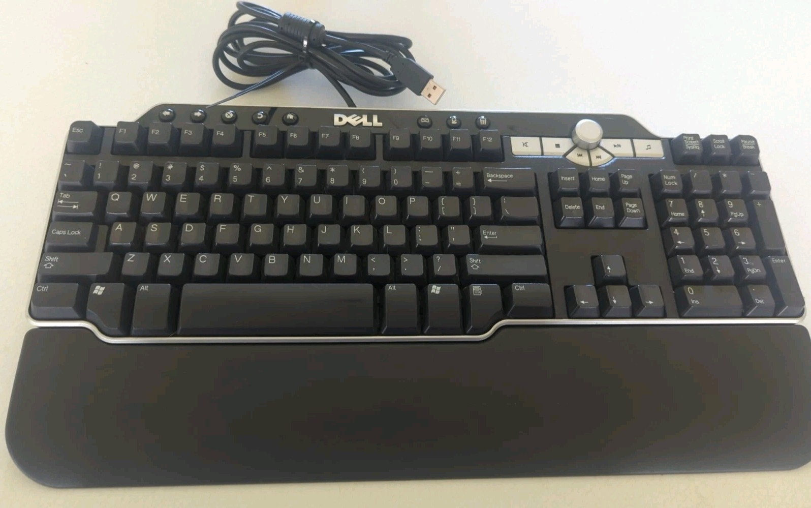 Dell SK-8135 USB Hub Wired, Multimedia Keyboard - Black & Silver With Wrist Rest. Available Now for $19.99