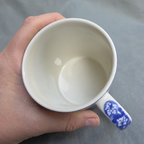 Spode Blue Room GIRL AT WELL Mug Blue White Chinoiserie 2006 Preppy Classic - Picture 5 of 6