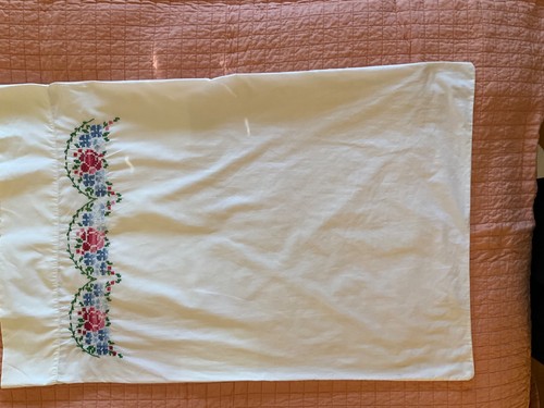 Lot 4 Single Vtg Pillowcases Mostly Pink Hand Embroidery & Crochet Std Sz EUC - Picture 23 of 24