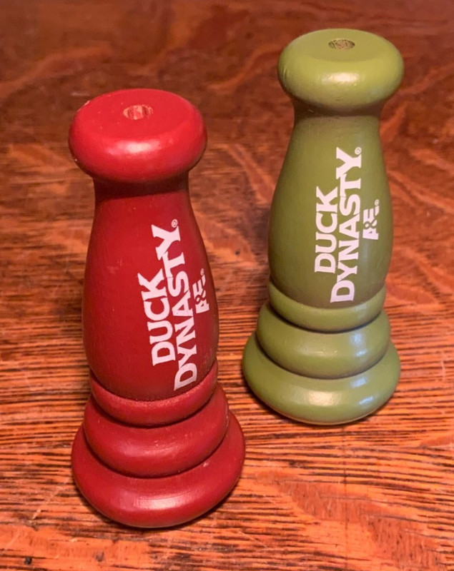 Duck Dynasty DuckCalls 2 Wooden & Plastic Green & Maroon. Good working condition