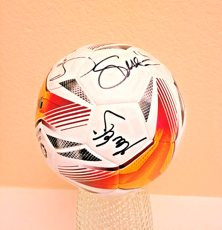 WORLD CUP FEVER  Signed Soccer Ball Puma LaLiga Accelerate 2021/2022 Spain