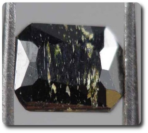 Aégérine du Malawi 0.67 carats idée cadeau original pour géologue