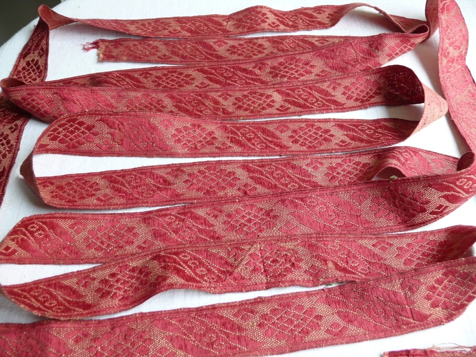 Ancien galon tissé lin et soie XIXème 3,40 x 3 cm linen and silk braid - Photo 3/4