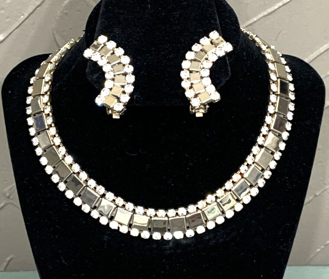 Alilang Golden Tone Light Blue Daisy Flower Collar Necklace & Earring Set - Dainty Fashion Jewelry For Women