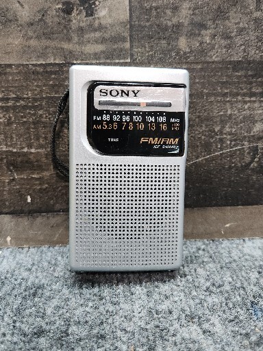 Vintage 90s Sony Pocket Radio FM/AM Silver ICF-S10MK2 Portable
