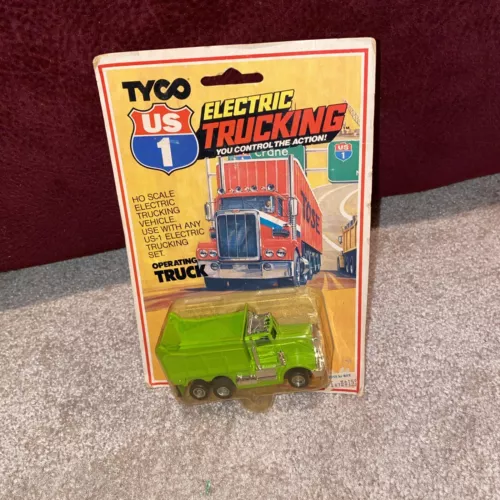 ELECTRIC TRUCKING US1 - TYCO  GREEN DUMP TRUCK - NEW ON CARD MINT