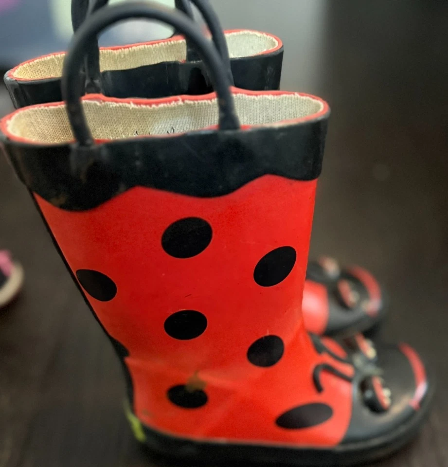 Botas de chuva western chief meninas joaninha vermelha e preta tamanho 8 - Imagem 2 de 4