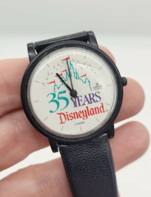 DISNEYLAND WATCH 35 YEARS Walt Disney LORUS Vintage Novelty  display picture 3