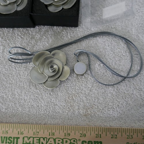 Magnetic Curtain Tieback Windows Rose Flowers 4 pcs Magnetic Ties - Picture 7 of 8