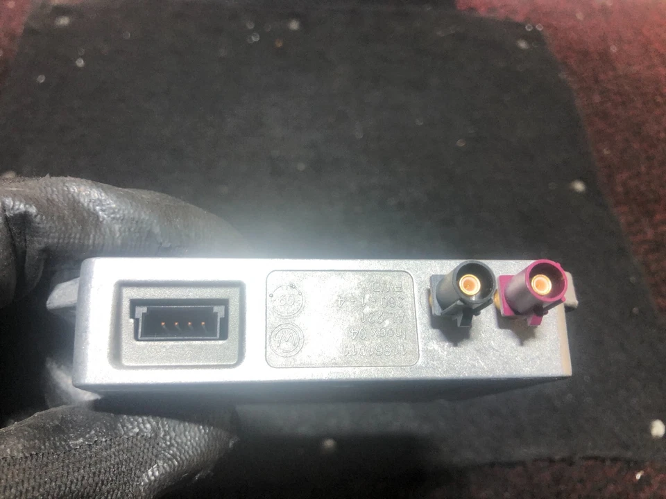 2010 AUDI A5 8T3  2DR COUPE ANTENNA AMPLIFIER 8J0035456A - Image 3 of 4