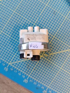 Miele Druckwächter Niveauregler Niveauschalter 6996821 06996821 1100/700 6996820