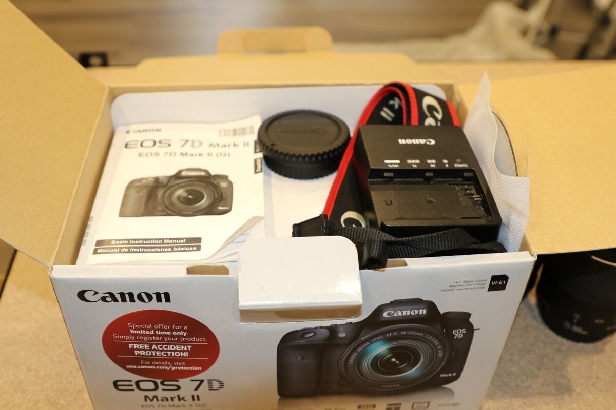 Canon EOS 7D Mark II 20.2MP Digital SLR Camera 18-55mm 75 Canon EOS 7D Mark II 20.2MP Digital SLR Camera 18-55mm 75