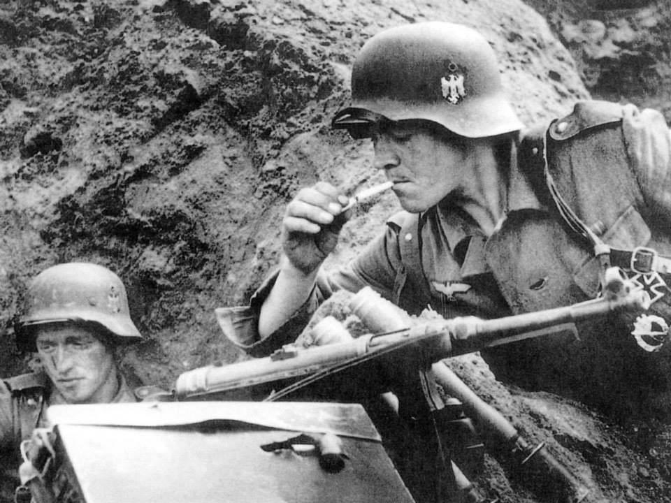 WWII B&W Photo German Soldier Lights Cigarette MP40 Schmeisser WW2