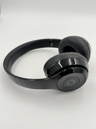 Beats by Dr. Dre Solo 2 Over the Ear Headphones - Black, w/ Case - Picture 3 of 4