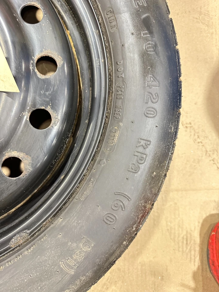 Pneu de roda sobressalente Honda Pilot 2016-2024 GOODYEAR T165/80 D17 104M FABRICANTE DE EQUIPAMENTO ORIGINAL - Imagem 4 de 4