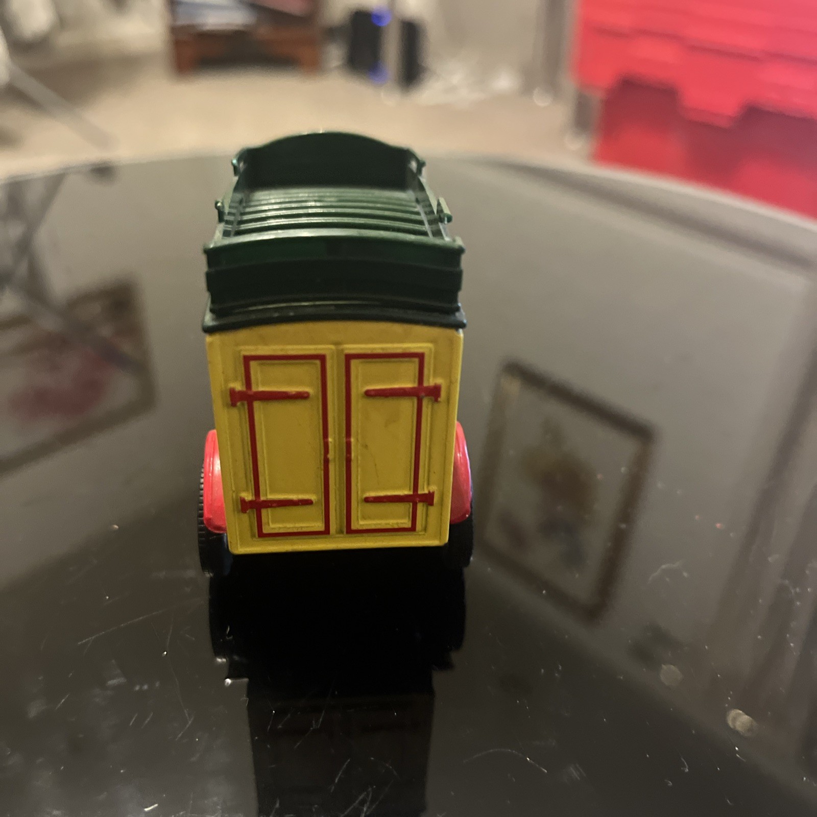 Corgi Classics Ford Model T 1915 Van Swan Vestas The Smokers Match VINTAGE  thumbnail 4