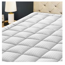 Luxury Quilted Queen Mattress Protector with Cooling Features  Deep Pocket Fit