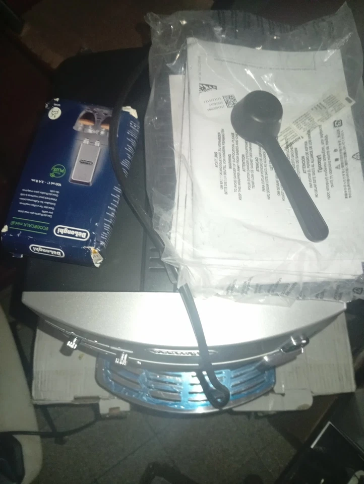 DE LONGHI Macchina da Caffè Espresso Automatica ESAM 3200 S Serbatoio 1.8 Lt. Po - Immagine 2 di 4