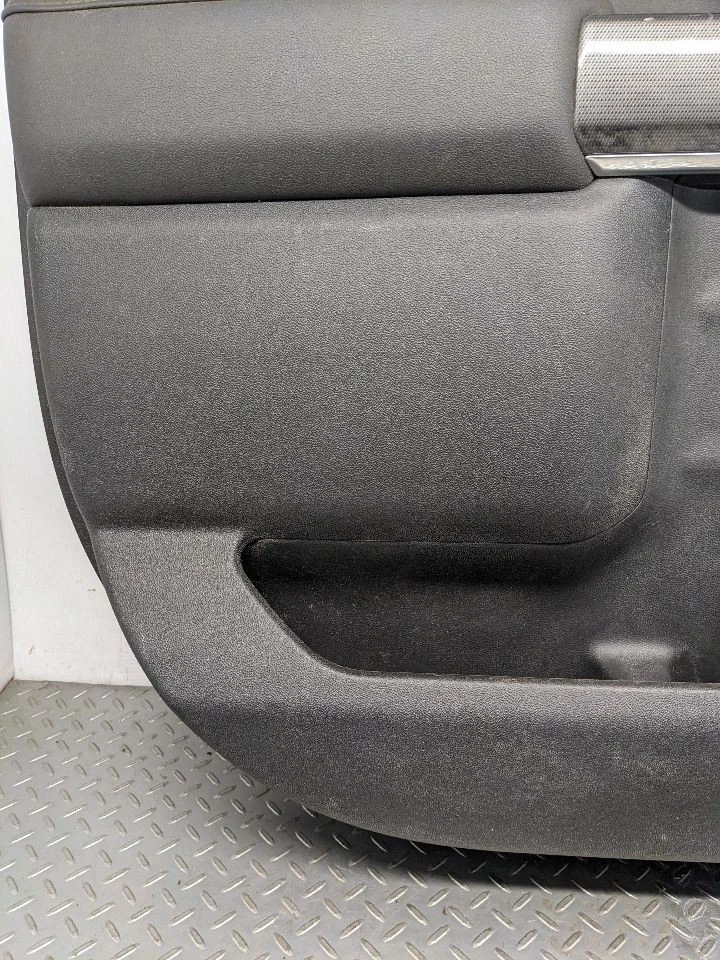 GMC SIERRA 2500 HD CREW CAB REAR LEFT INTERIOR DOOR PANEL TRIM COVER OEM 1176670 - Image 2 of 4