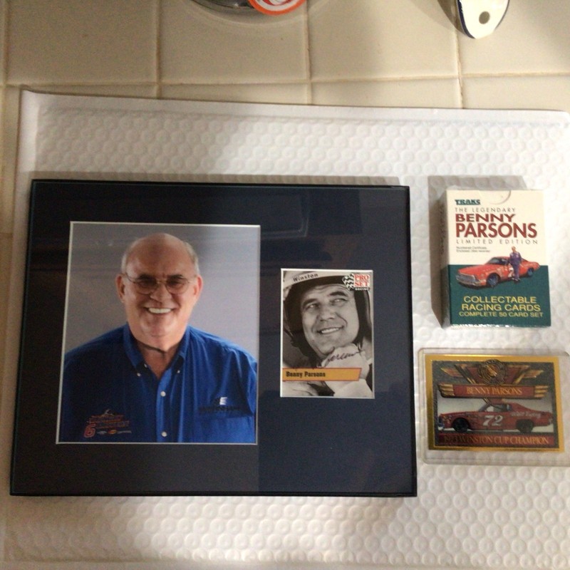 NASCAR HOF DRIVER: BENNY PARSONS PHOTO/AUTOGRAPHED CARD (W/COA) & TRADING CARDS