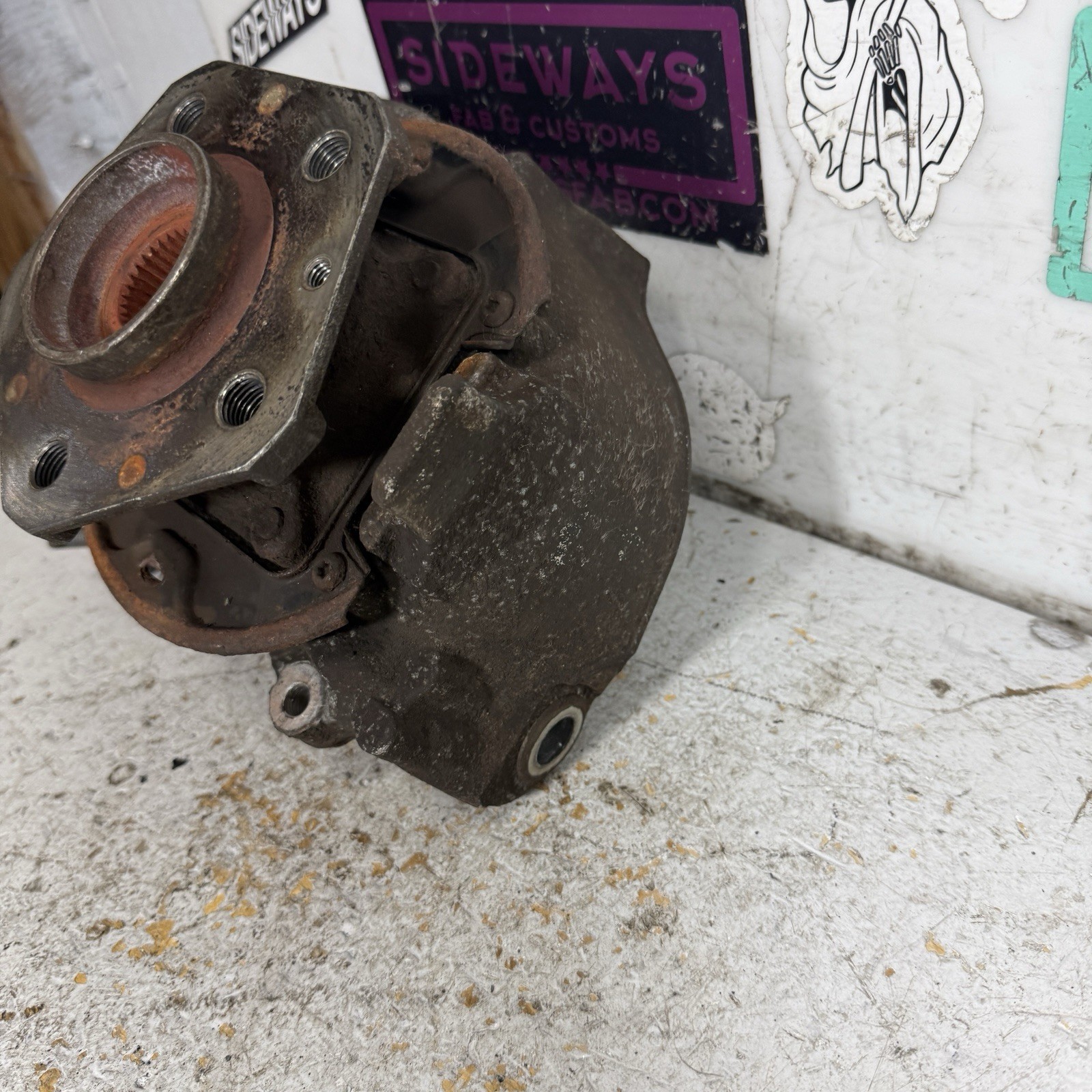 04-08 Maserati Quattroporte Right Rear Knuckle Hub Spindle Upright M139